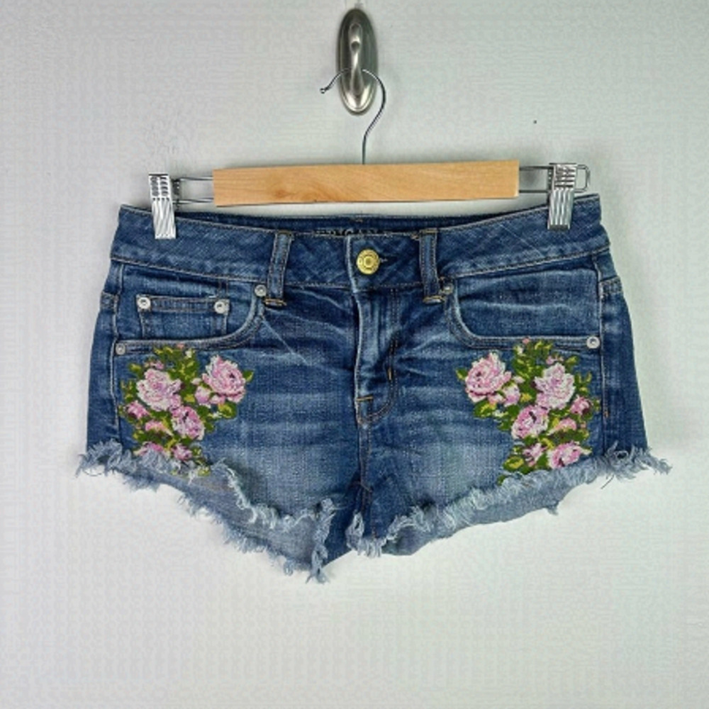 AMERICAN Eagle Stretch Floral Embroidered Jean Shorts 0